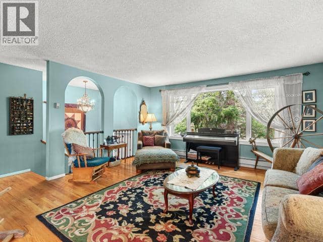 8 11th Avenue — photo 5 of 40