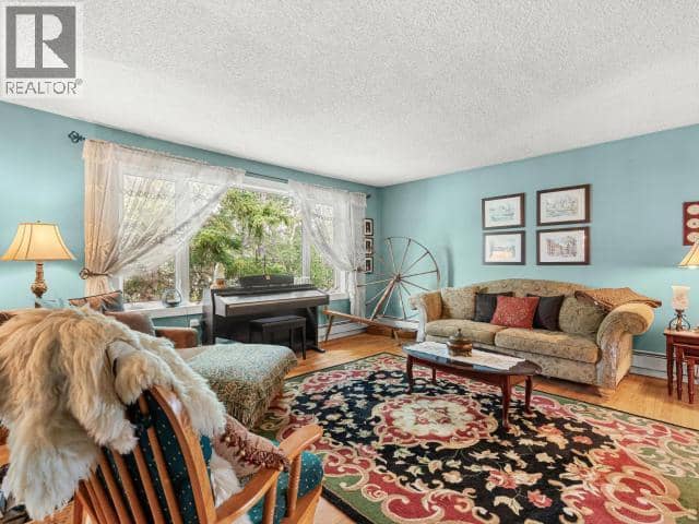 8 11th Avenue — photo 6 of 40