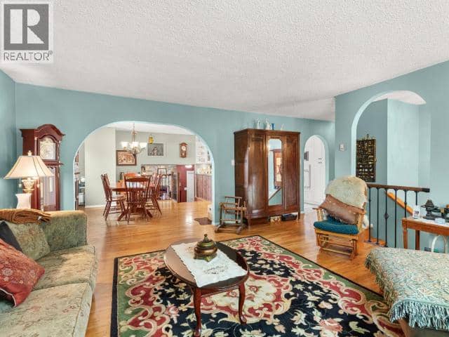 8 11th Avenue — photo 7 of 40