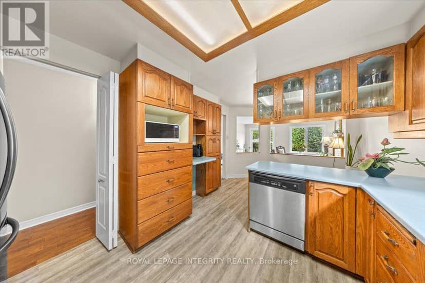 1 Strathbury Street — photo 7 of 40
