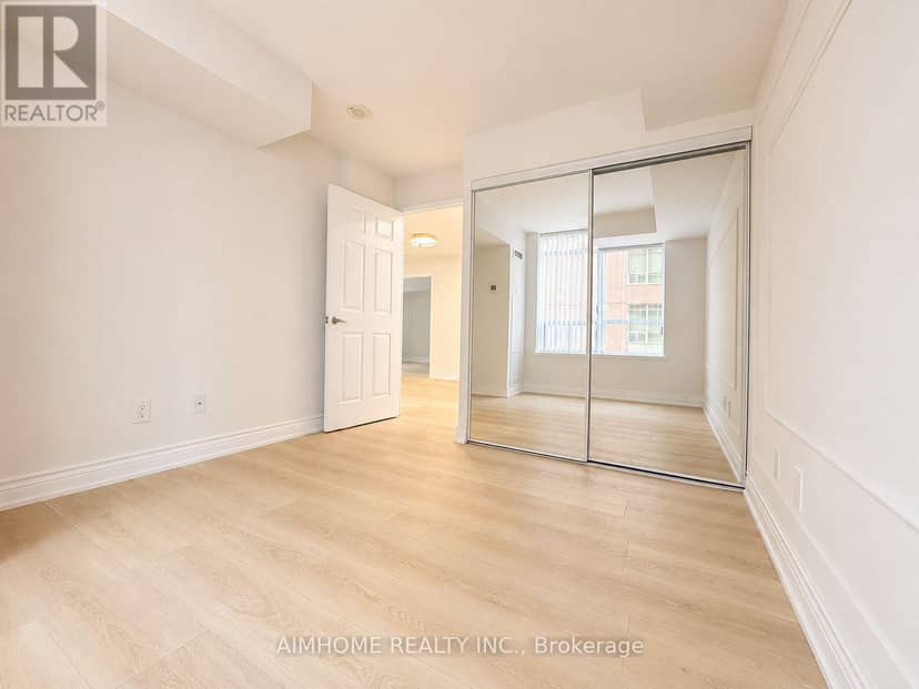 804 - 75 King William Crescent — photo 18 of 27