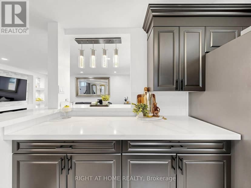 207 Hickling Trail — photo 18 of 40
