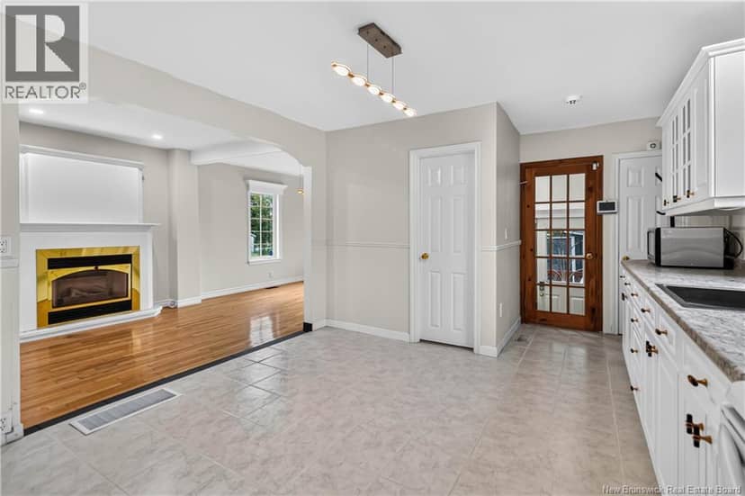 147 Waverley Avenue — photo 11 of 32