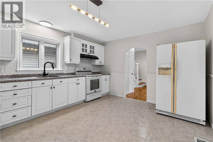 147 Waverley Avenue — photo 12 of 32