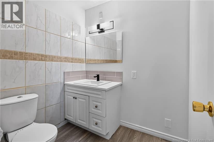 147 Waverley Avenue — photo 13 of 32