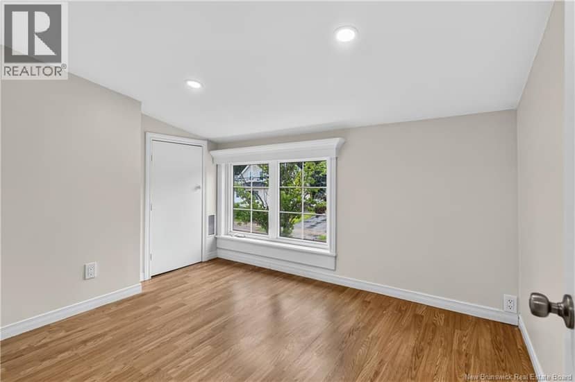 147 Waverley Avenue — photo 15 of 32
