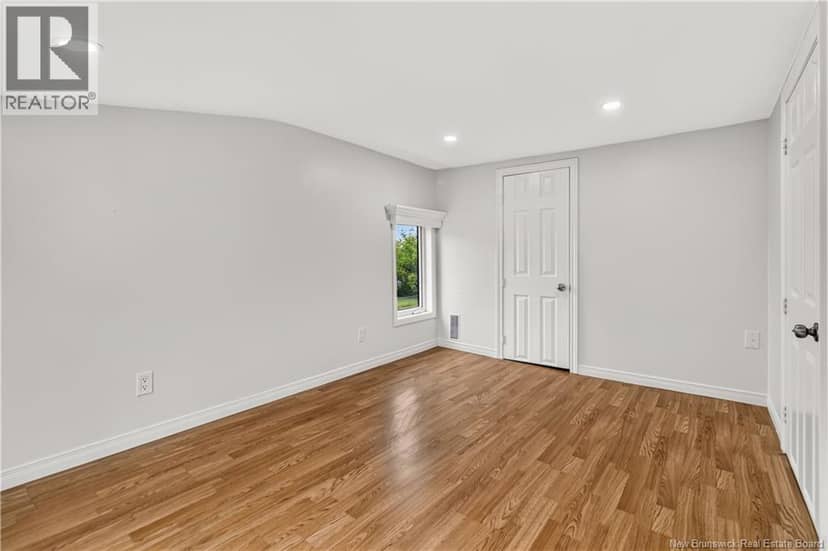 147 Waverley Avenue — photo 17 of 32