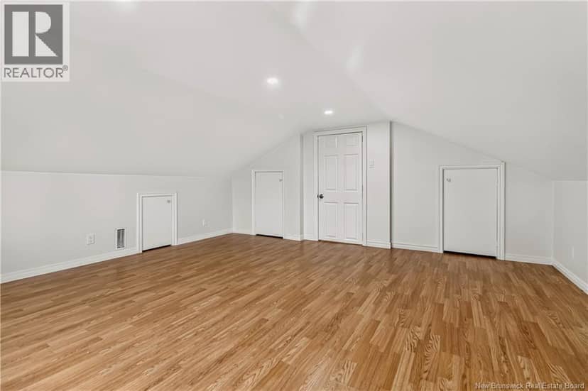 147 Waverley Avenue — photo 19 of 32