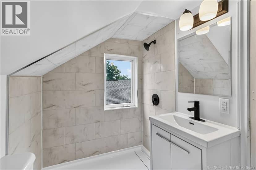 147 Waverley Avenue — photo 20 of 32