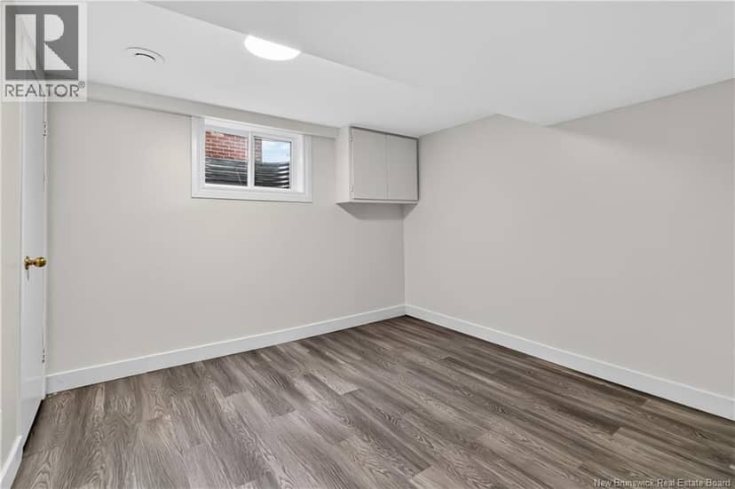 147 Waverley Avenue — photo 26 of 32