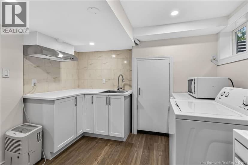 147 Waverley Avenue — photo 28 of 32