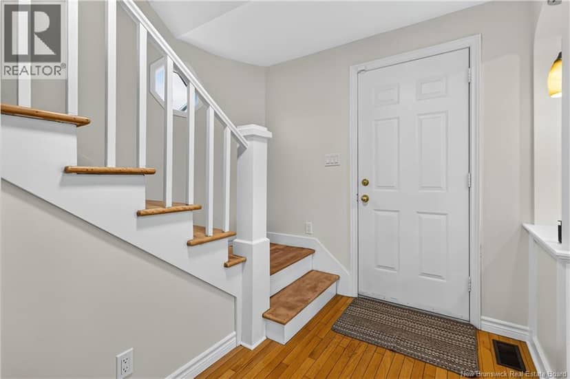 147 Waverley Avenue — photo 3 of 32