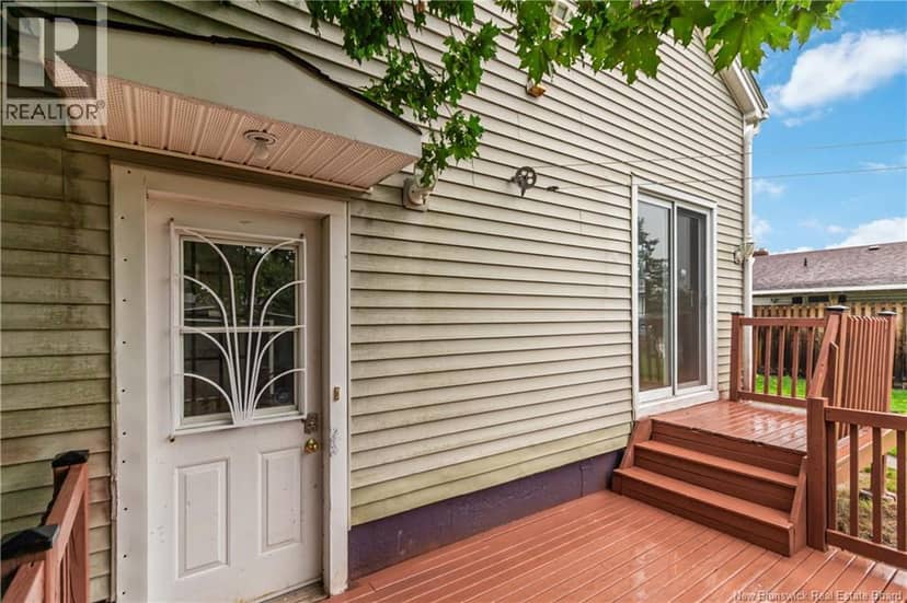 147 Waverley Avenue — photo 30 of 32