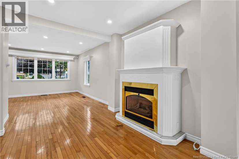 147 Waverley Avenue — photo 4 of 32