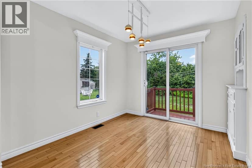 147 Waverley Avenue — photo 9 of 32