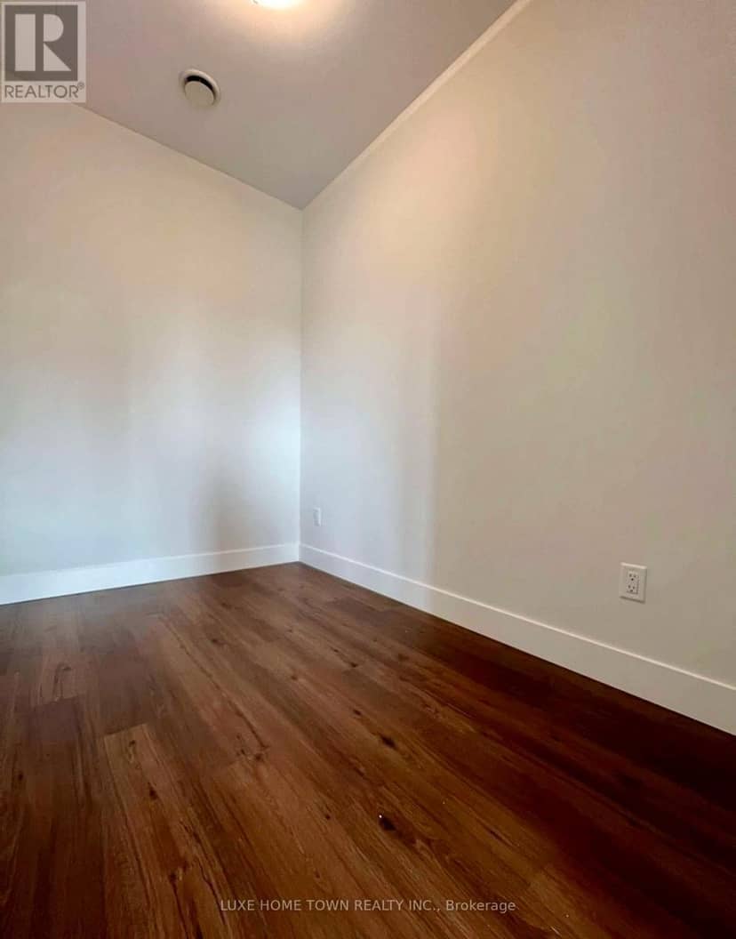 606 - 1000 Lackner Place — photo 5 of 7