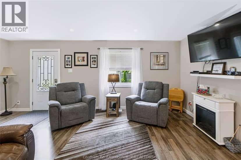 612 Simcoe Street — photo 10 of 23