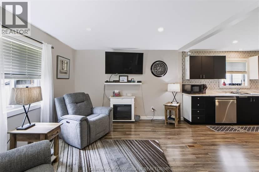 612 Simcoe Street — photo 12 of 23