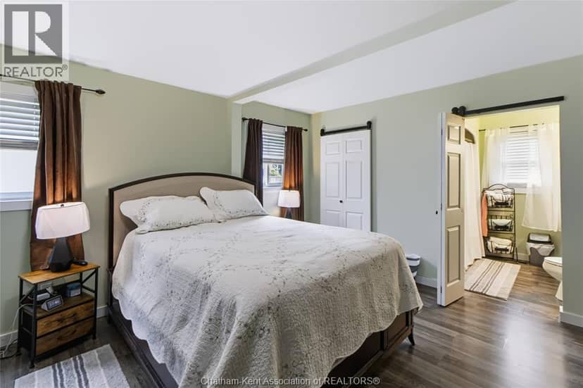 612 Simcoe Street — photo 15 of 23