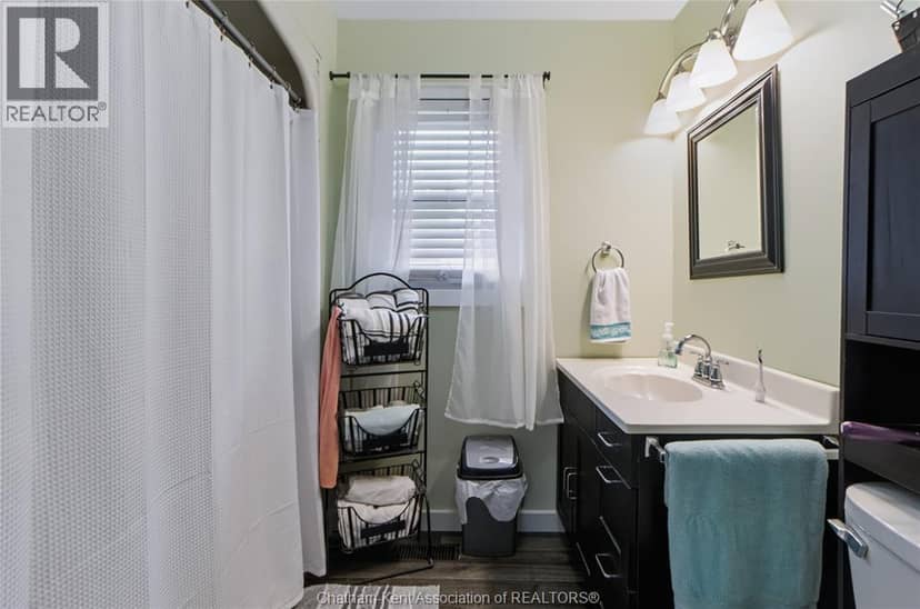 612 Simcoe Street — photo 16 of 23