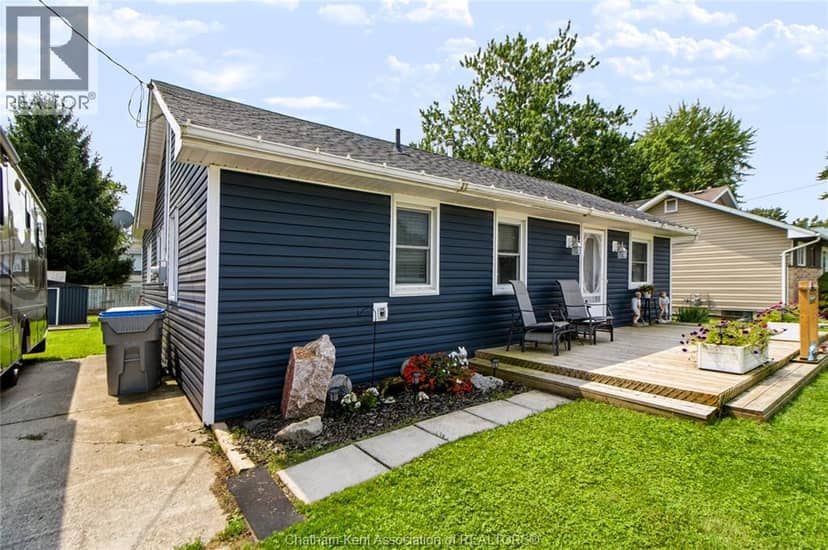 612 Simcoe Street — photo 2 of 23
