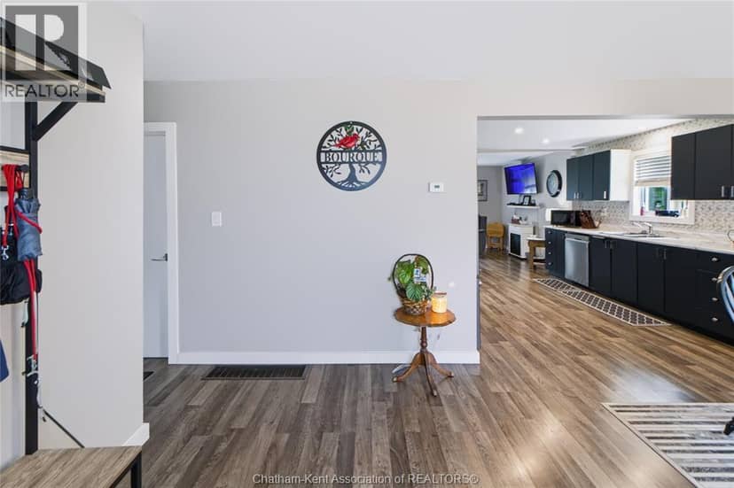 612 Simcoe Street — photo 3 of 23
