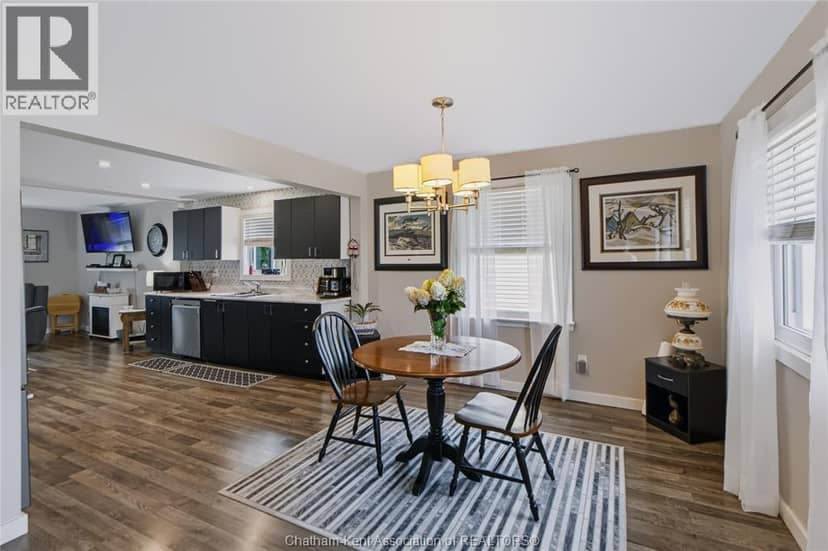 612 Simcoe Street — photo 4 of 23