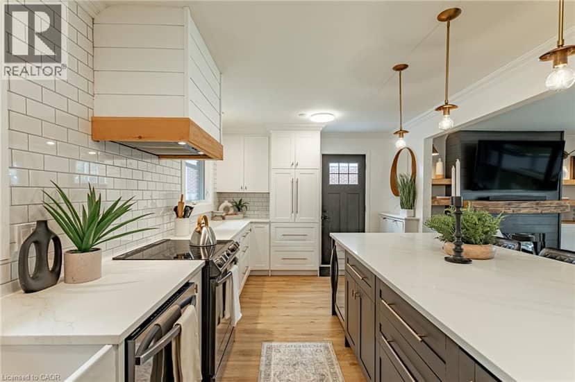 811 HUGHSON Street — photo 14 of 33