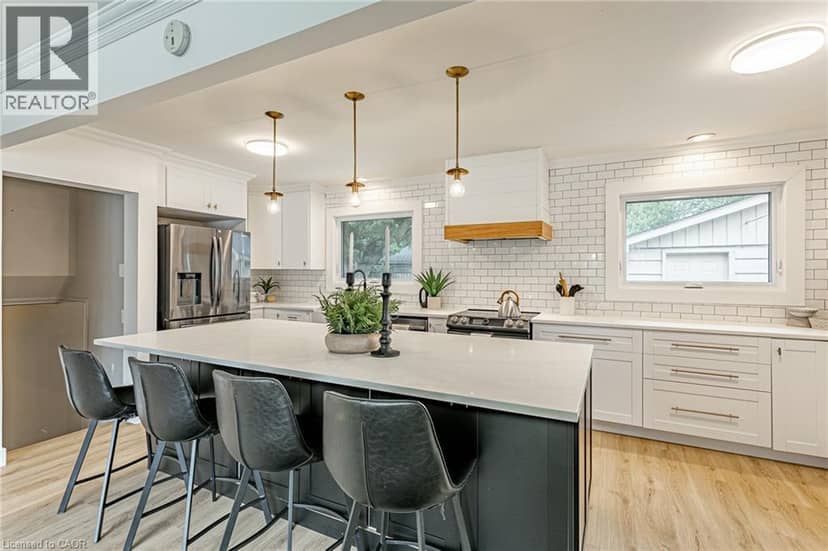 811 HUGHSON Street — photo 10 of 33