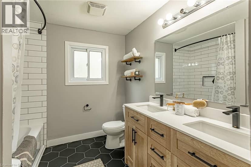 811 HUGHSON Street — photo 19 of 33