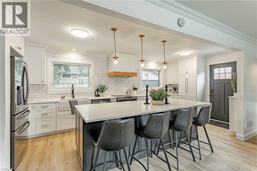 811 HUGHSON Street — photo 9 of 33