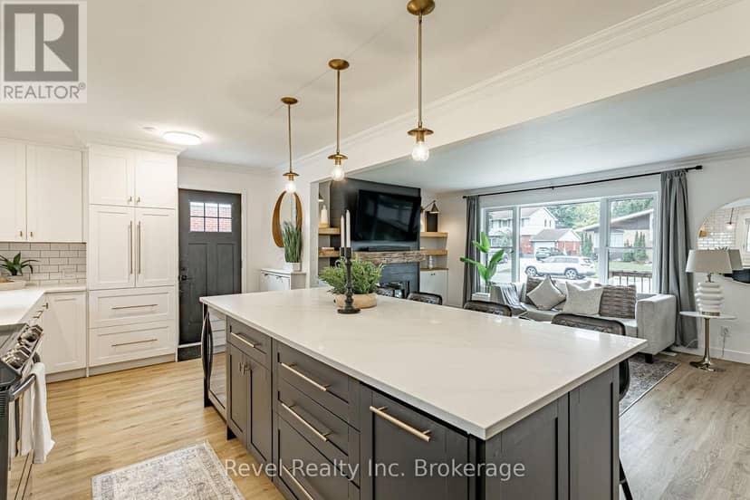 811 Hughson Street — photo 11 of 29