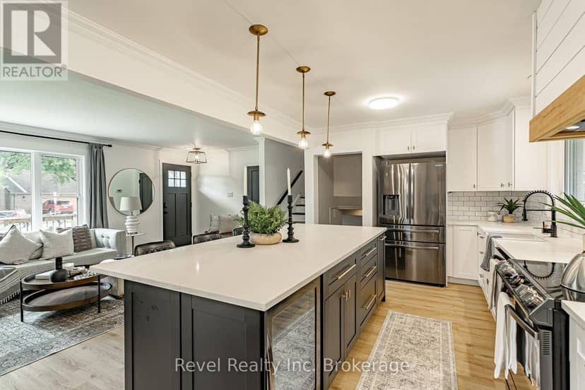 811 Hughson Street — photo 12 of 29