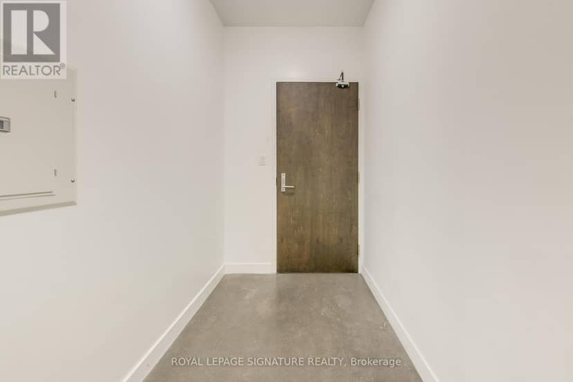 211 - 625 Queen Street E — photo 3 of 40