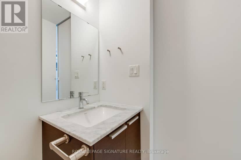211 - 625 Queen Street E — photo 30 of 40
