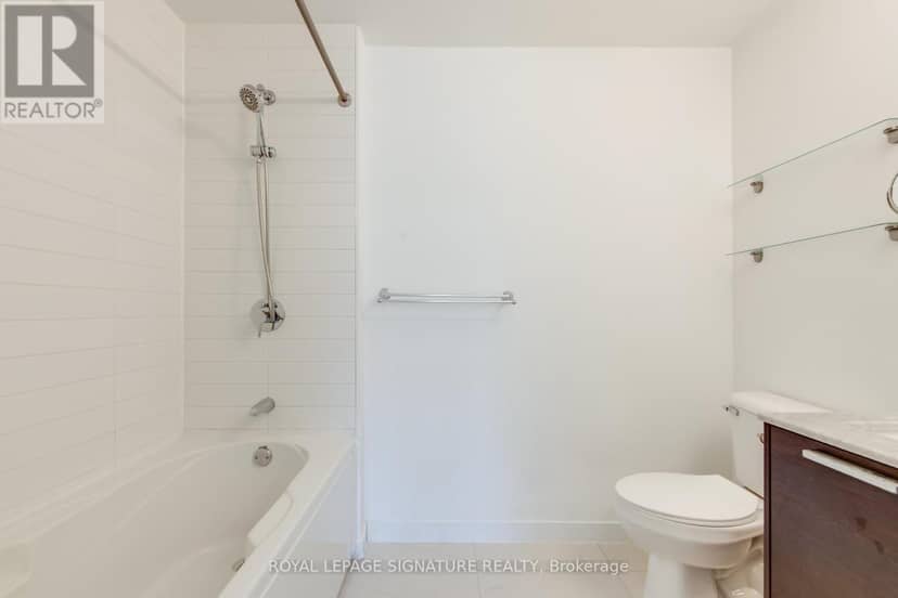 211 - 625 Queen Street E — photo 39 of 40