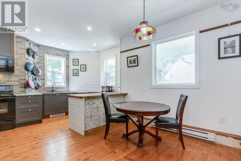 366 Main Street — photo 10 of 40