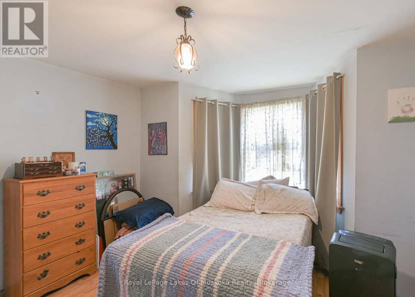 34 Young Street — photo 15 of 27