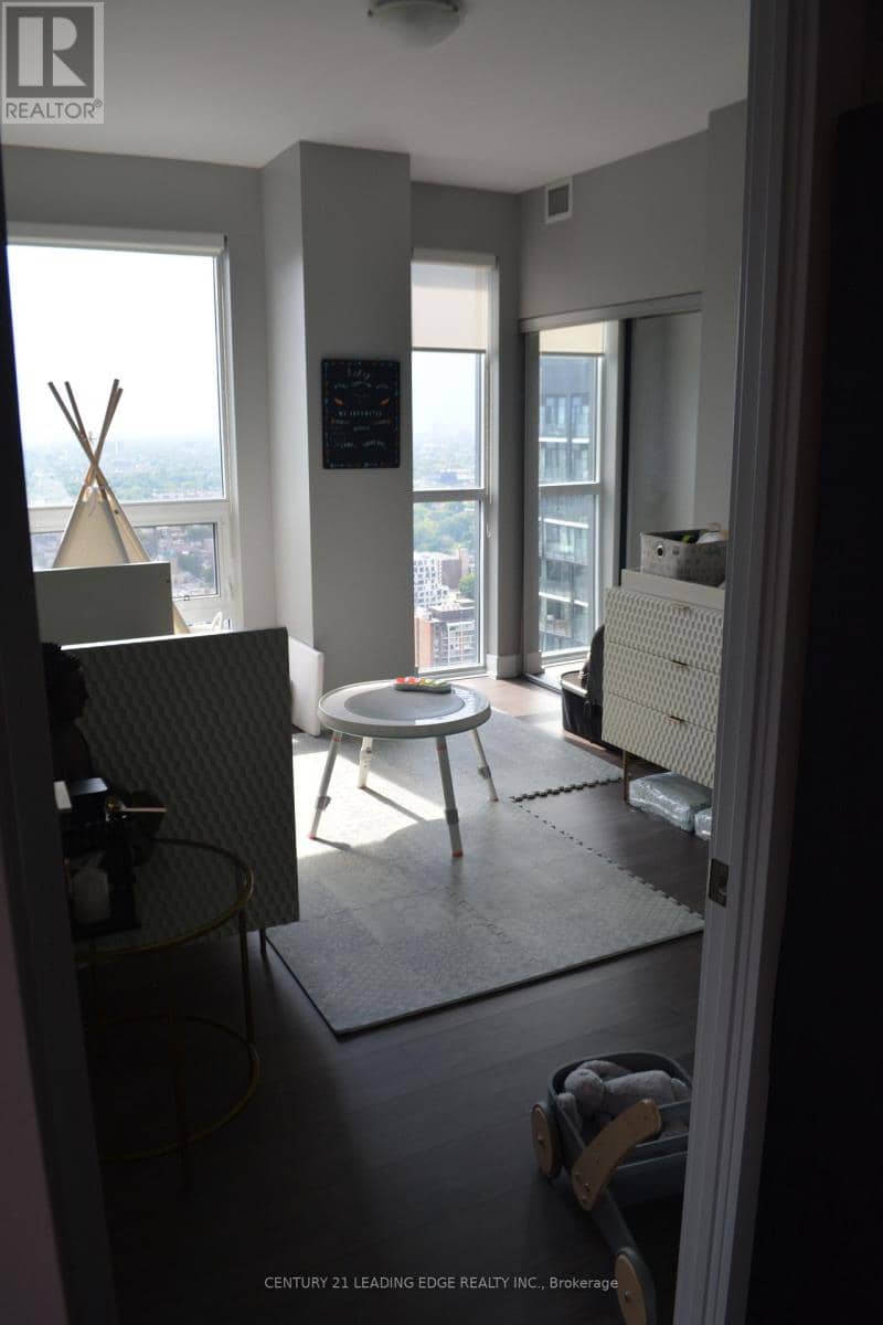 3806 - 318 Richmond Street W — photo 14 of 19