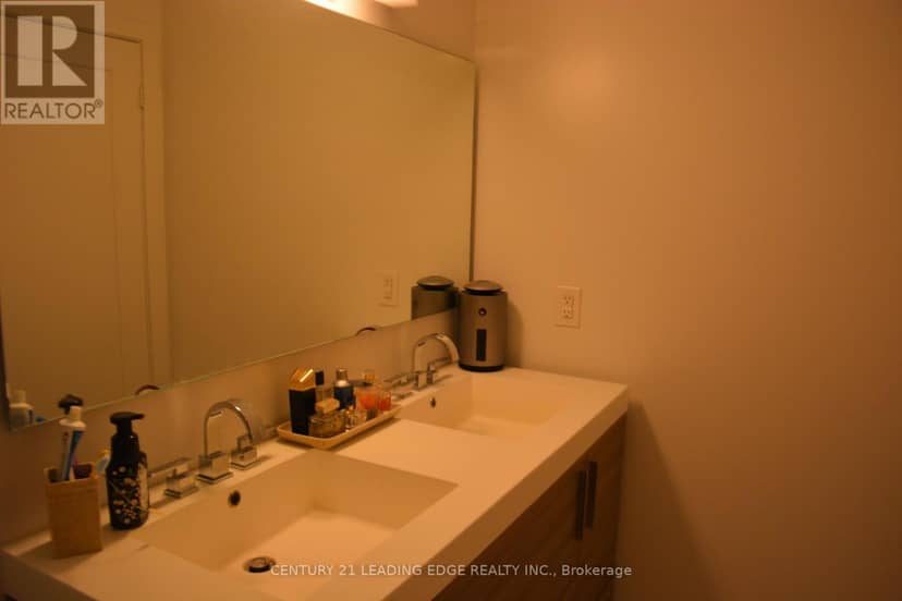 3806 - 318 Richmond Street W — photo 18 of 19
