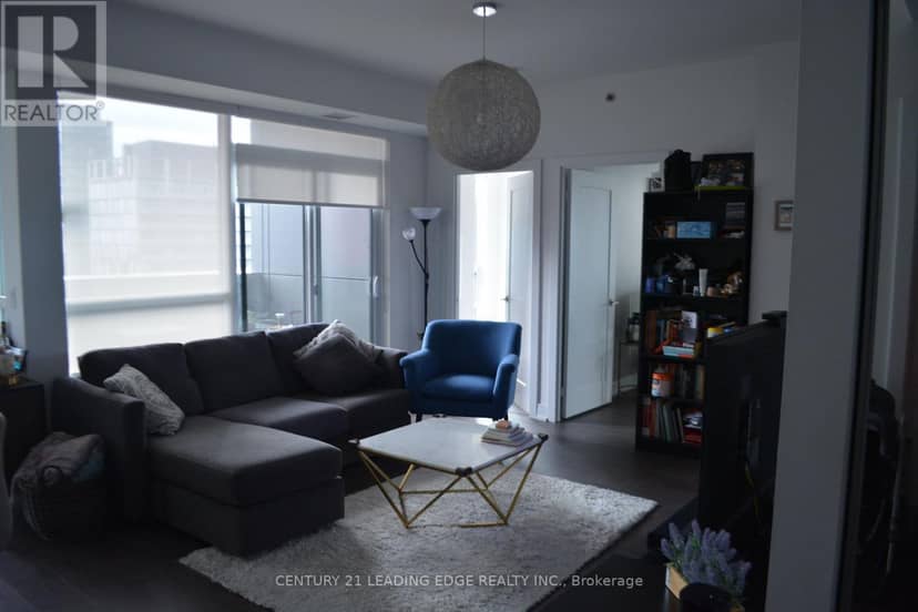 3806 - 318 Richmond Street W — photo 2 of 19