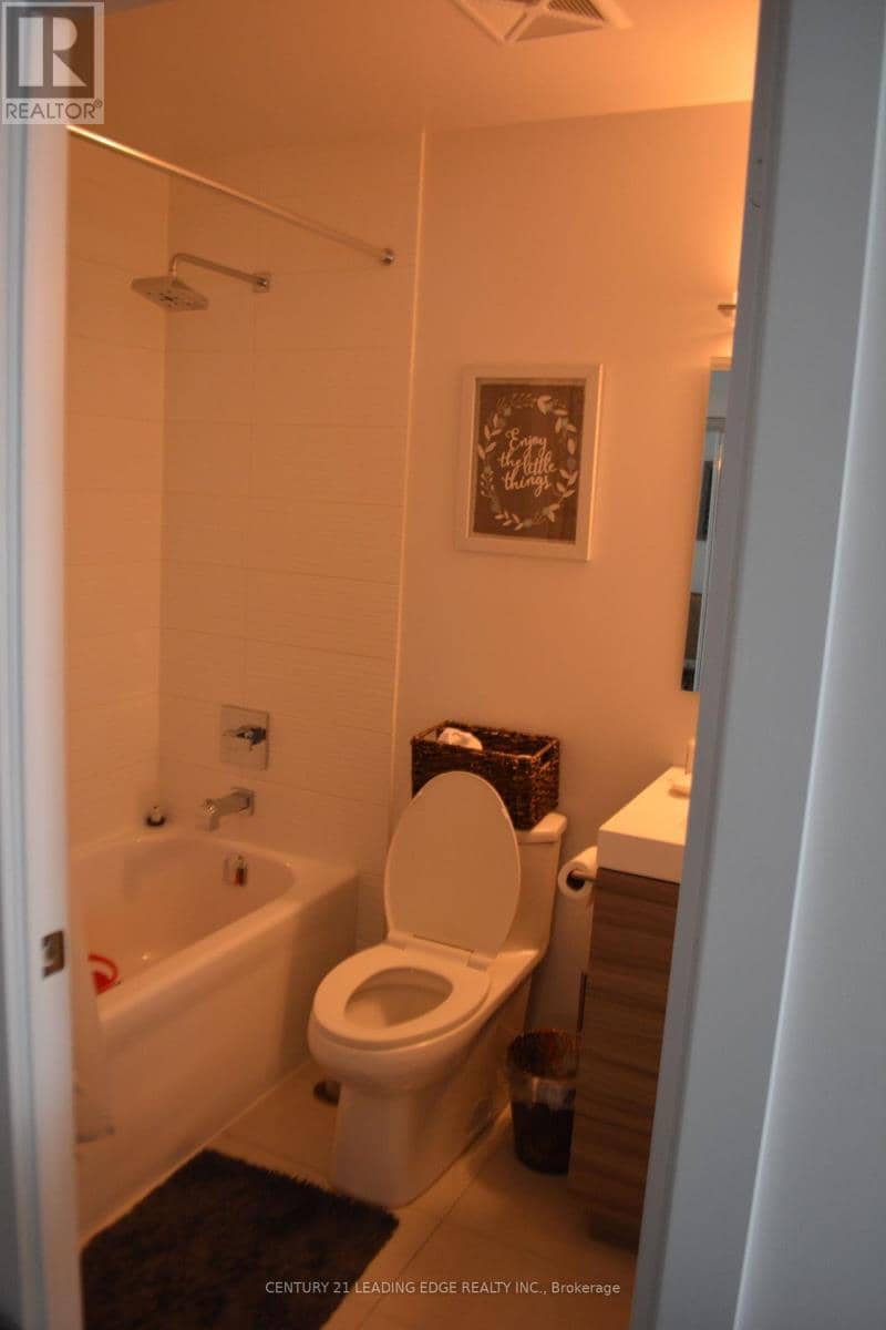 3806 - 318 Richmond Street W — photo 5 of 19