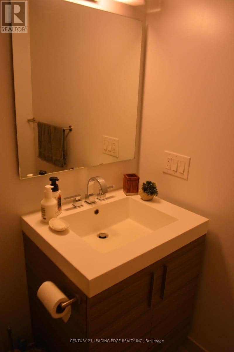 3806 - 318 Richmond Street W — photo 6 of 19