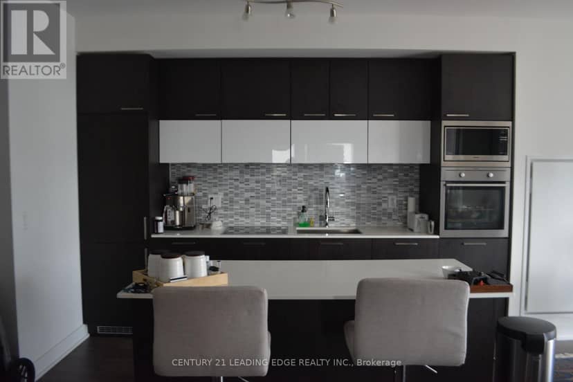 3806 - 318 Richmond Street W — photo 7 of 19