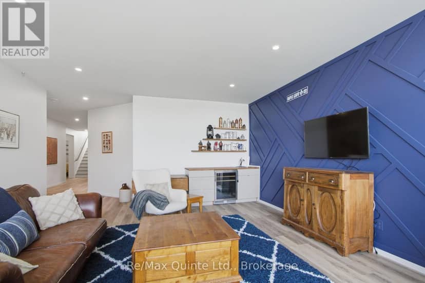 8 Bayview Point Road — photo 33 of 40