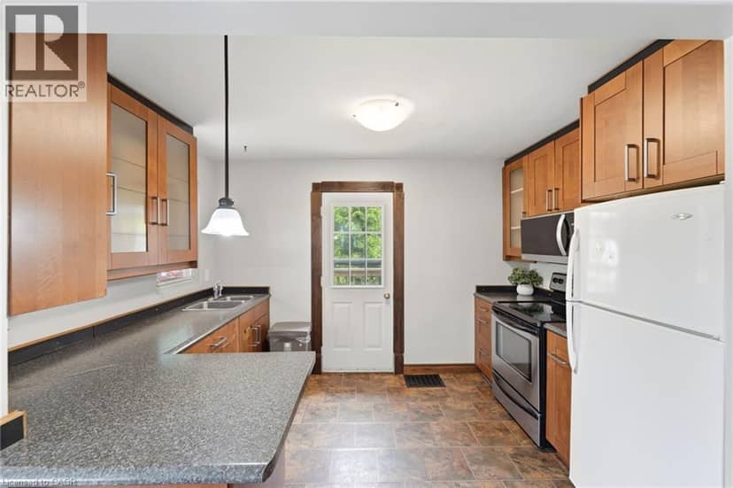 61 GLENMOUNT Avenue — photo 11 of 40