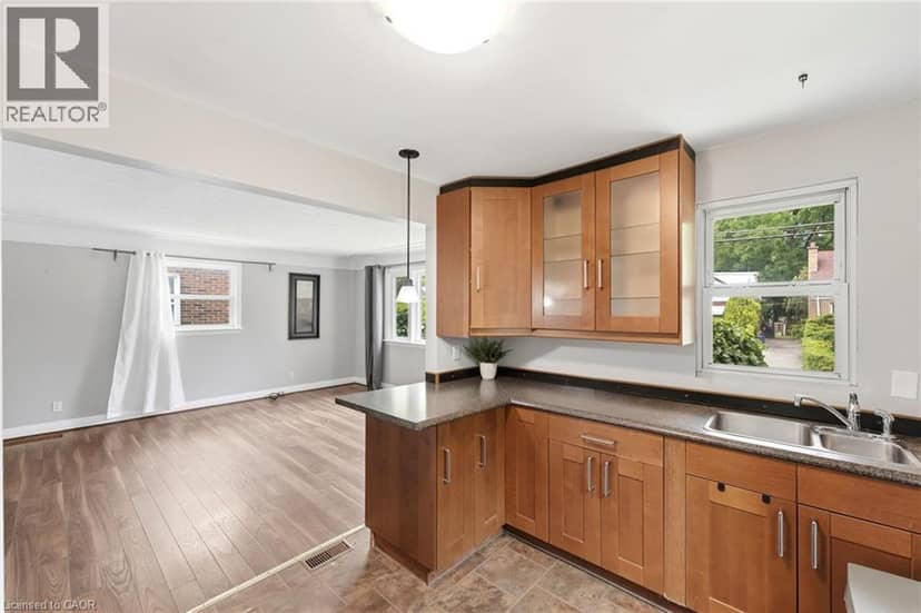61 GLENMOUNT Avenue — photo 13 of 40