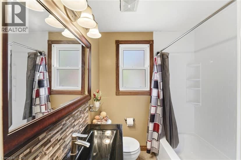 61 GLENMOUNT Avenue — photo 15 of 40