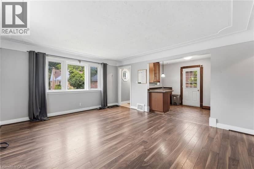 61 GLENMOUNT Avenue — photo 9 of 40