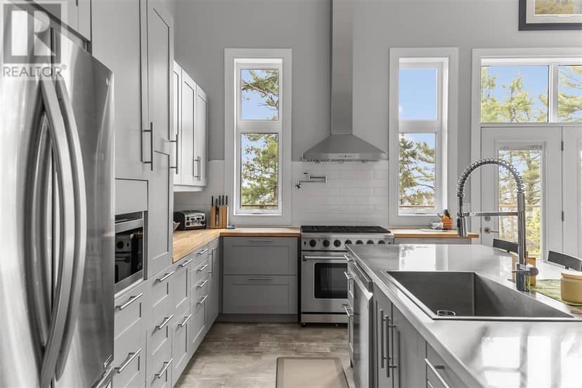 35 Emily CT — photo 12 of 40